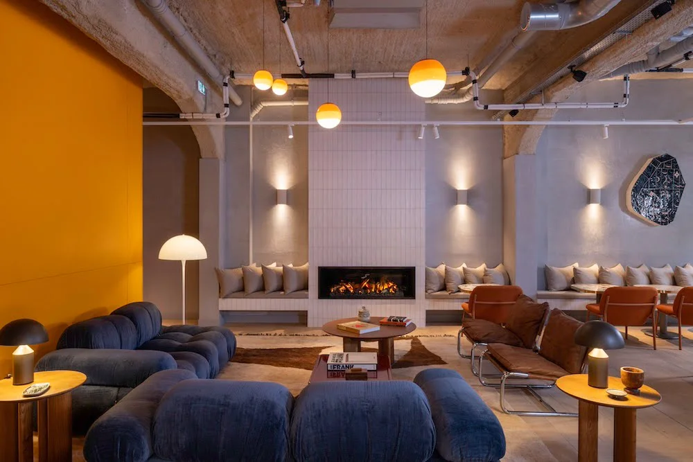 Le Lounge à l'atmosphère chaleureuse