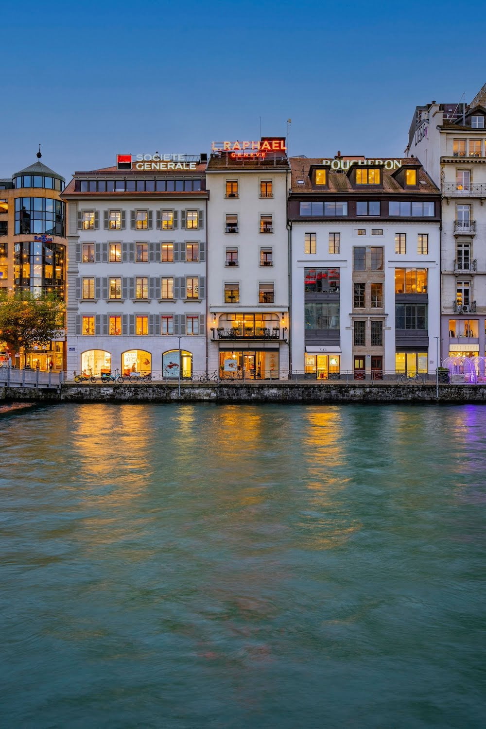 L.Raphael sur le bord du lac de Genève
