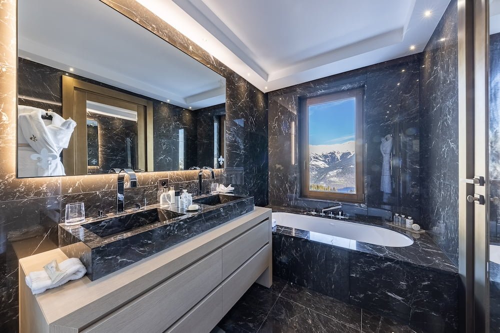 Des salles de bains grand luxe en marbre
