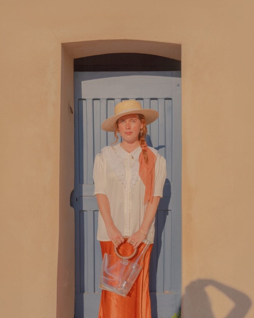 Henriette Arcelin, artiste choisie par les vins Minuty pour décoré sa Cuvée M. 