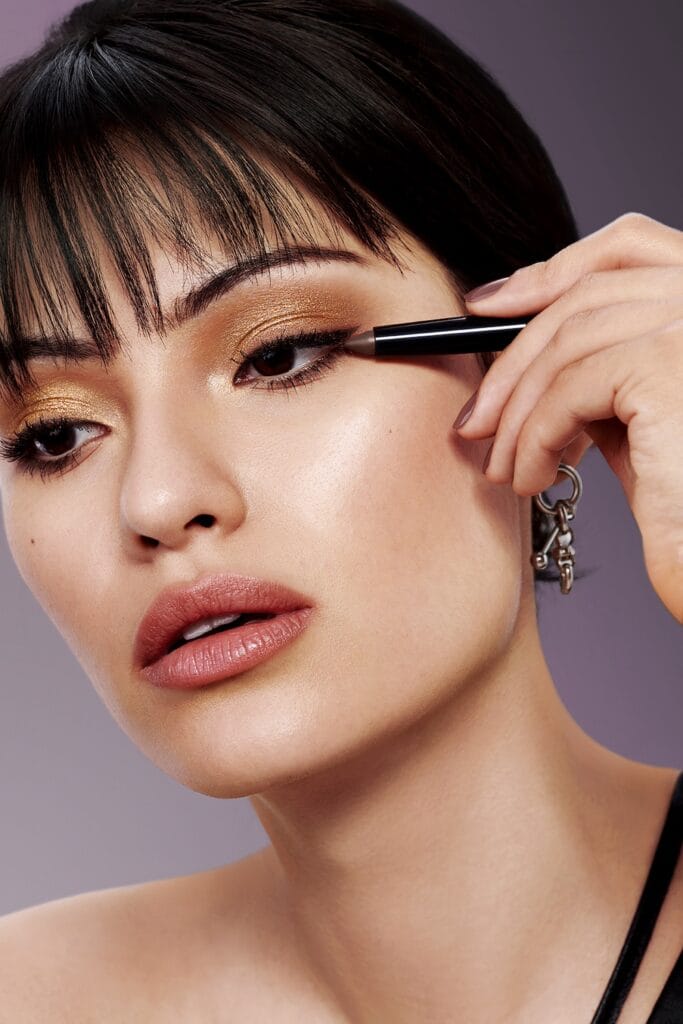 Bobbi Brown, cours et conseils de maquillage dans la boutique