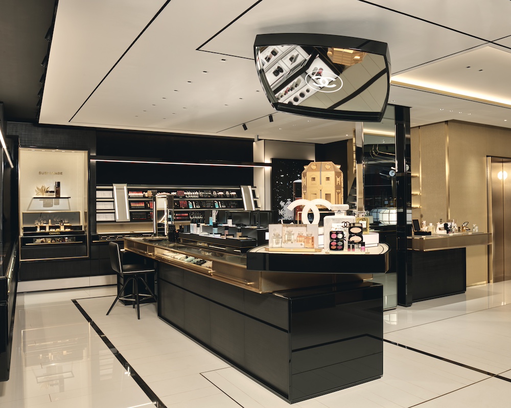 Maison de Beauté Chanel, au red-de-chaussée, le make up et les produits de soin