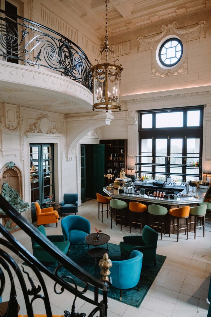 Au château, le bar convivial situé dans le lounge