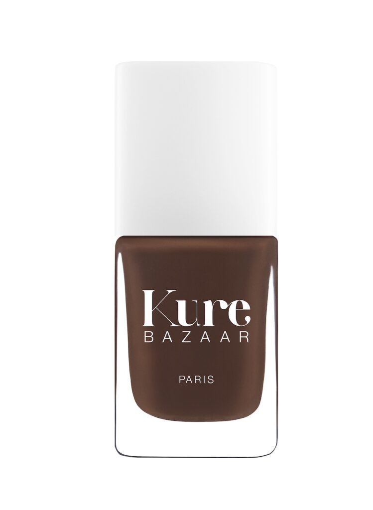 Des ongles mocha mousse, le ton de la saison, avec Kure Bazaar