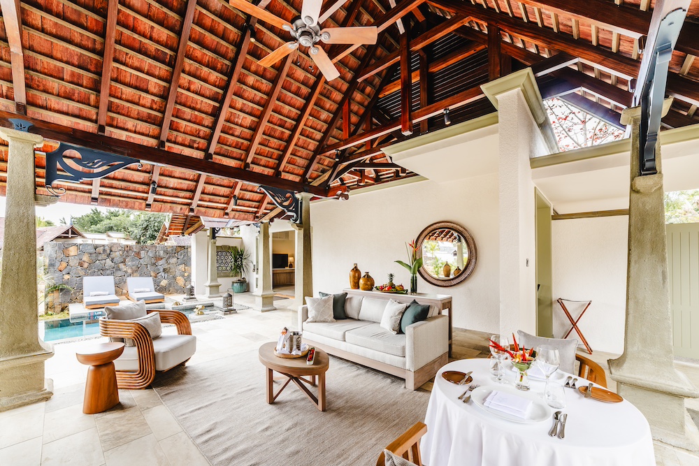 Diner en tête à tête dans une villa du Maradiva Hôtel & Spa