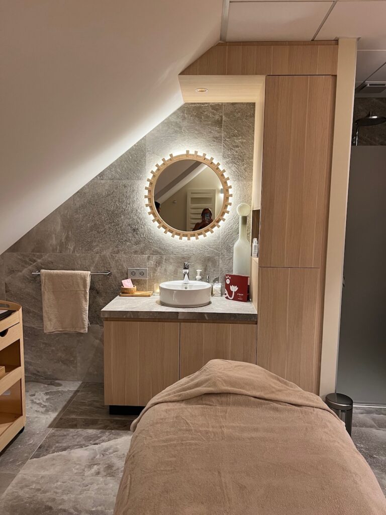 En cabine de soins Payot au Club Med Serre Chevalier
