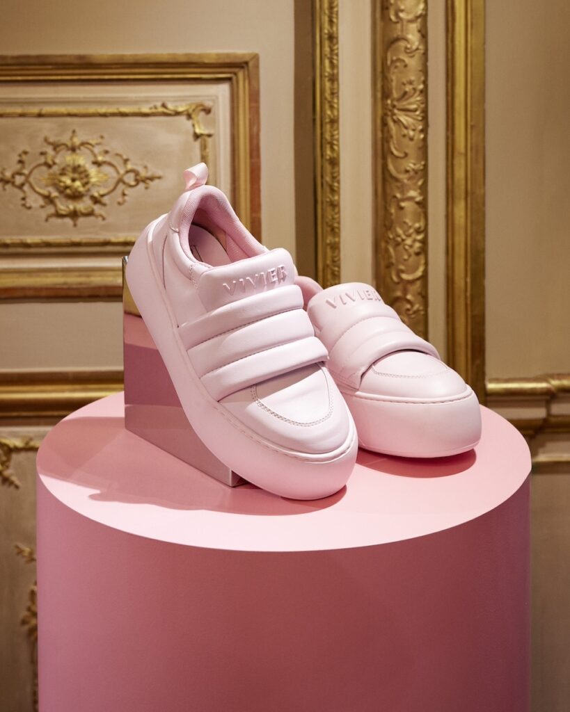 La basket Vivier, au desing ultra contemporain en rose chamalow