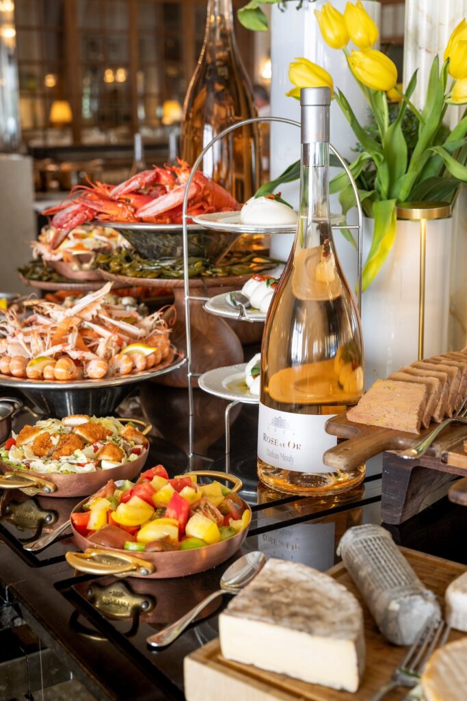 La cuvée Minuty Rose et Or s’invite au brunch de l’Hôtel Normandy Barrière à Deauville
