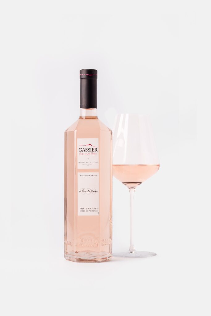 Première cuvée de rosé de l’hôtel Crillon, a Rosewood hôtel à Paris, avec le château Gassier.