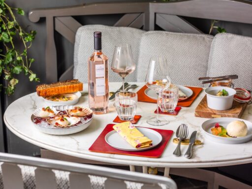 Première cuvée rosé de l’Hôtel de Crillon A Rosewood Hotel, avec Château Gassier