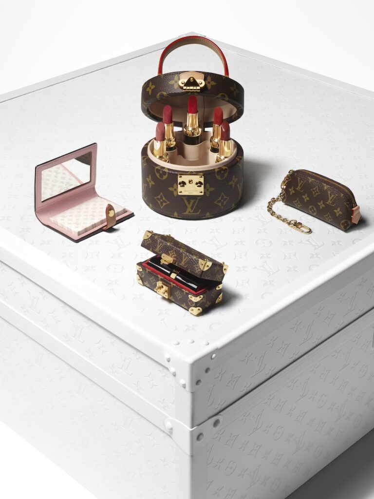 Vanity, little malette et miroir de poche…du haut luxe pour le premier make up Louis Vuitton