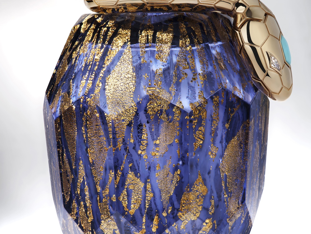 Polychroma des parfums joyaux au flacon serti du Serpenti de Bvlgari aux yeux de diamant.