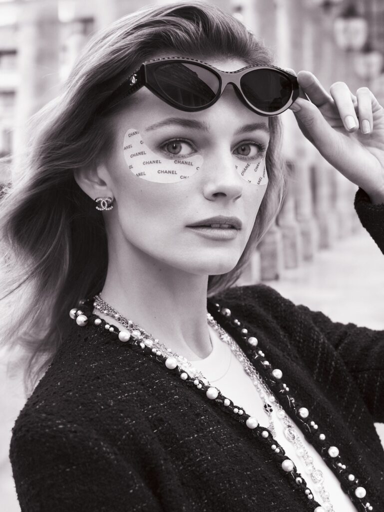 Lift Flash Eye de Chanel , pratiques, esthétiques