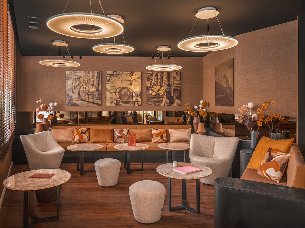 Le Lobby de l’hôtel Barnett à l’om 1re de la butte Montmartre