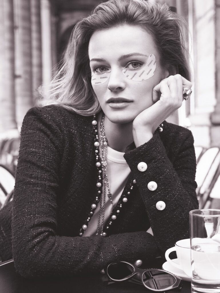 Toute en Chanel jusqu’aux yeux
