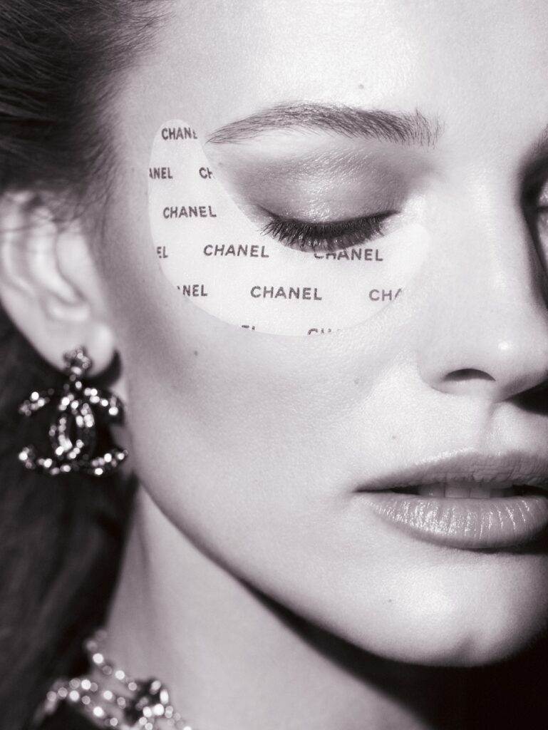 Un regard reposé signé Chanel Lift Flash Eye