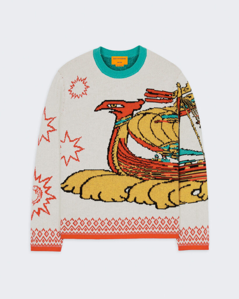 Le pull Caviar Kaspia edition Noël millésime 2025, par Gigi Hadid. Sur fond crème