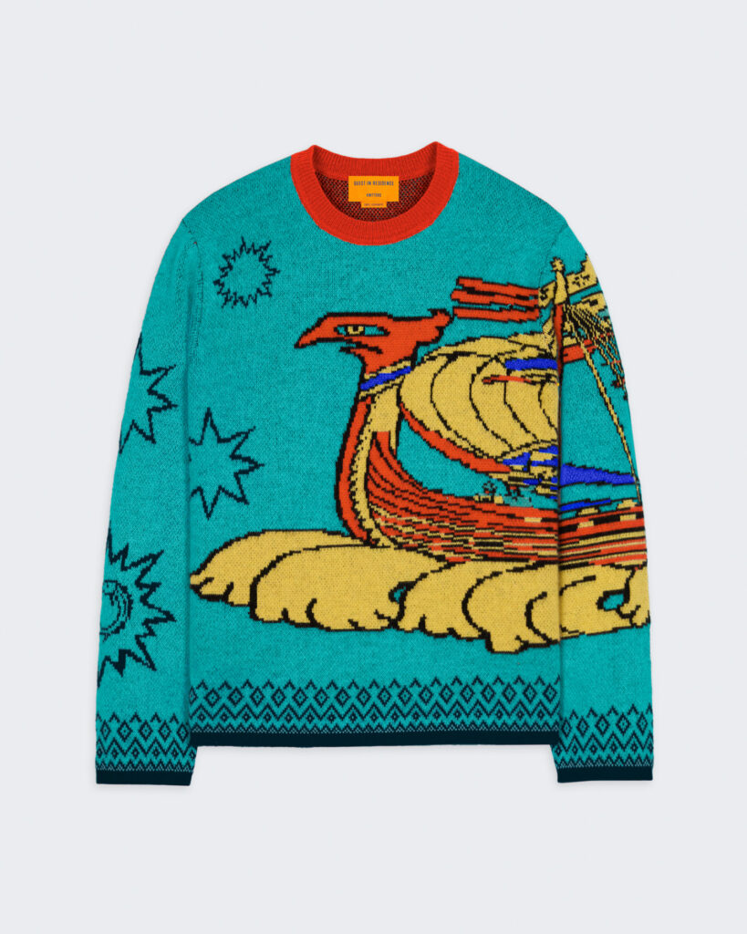 Le pull caviar Kaspia édition Gigi Hadid sur fond vert émeraude/turquoise, millésime 2025.