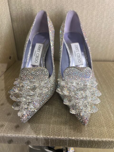 Une paire d’escarpins pour le fêtes en vente à La Vallée Village