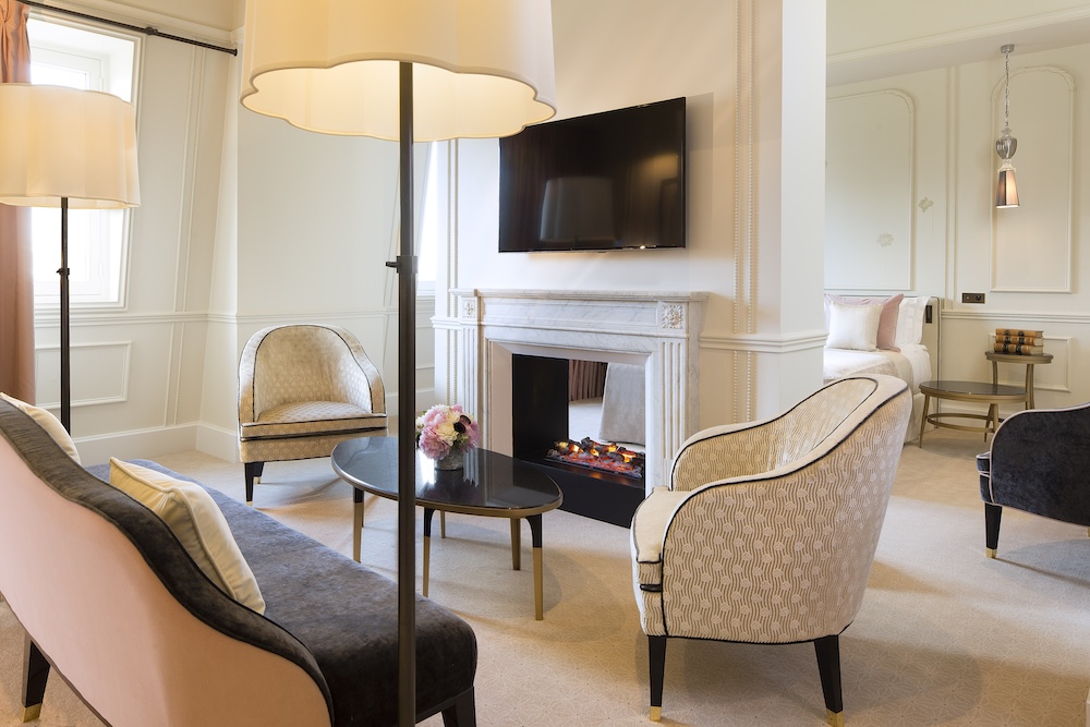 Hôtel le Narcisse Blanc & spa, chambre avec cheminée