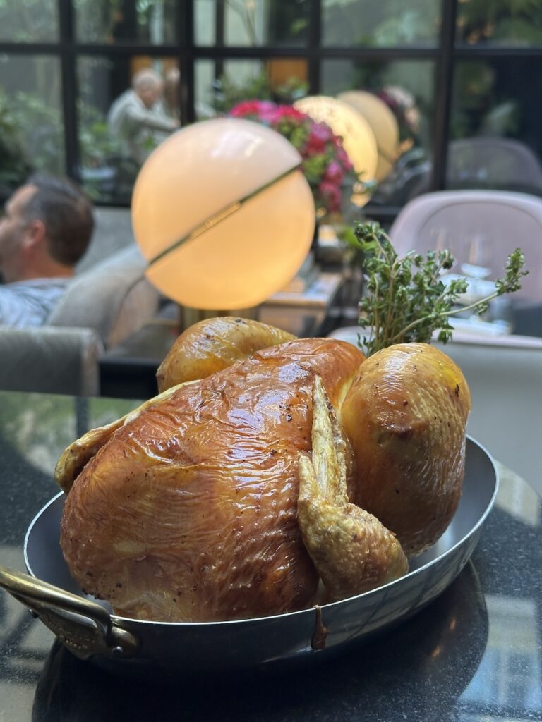 Le poulet du dimanche, plat incontournable du Cléo adresse gourmande 