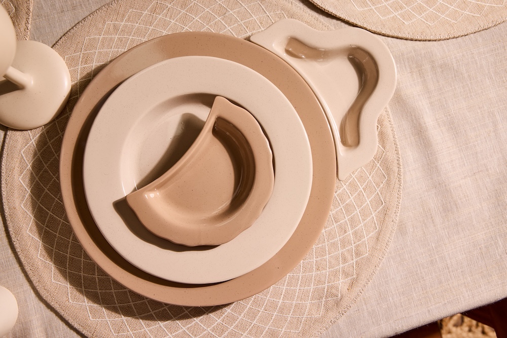 Crème, café, café crème une collection d’art de la table de toute beauté