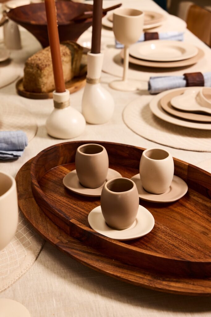 Des verres aux bougeoirs, tout prête à la dégustation, pour une table ultra contemporaine.
