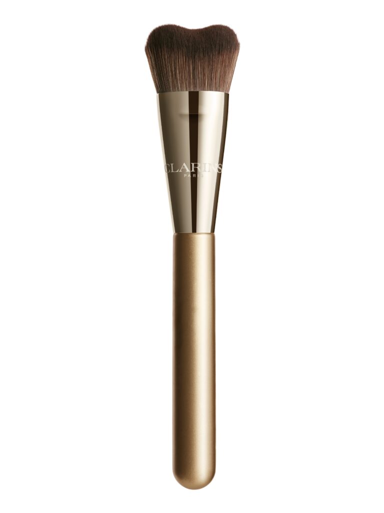 Le pinceau Gua Sha pour une application parfaite du Double Serum Foundation de Clarins