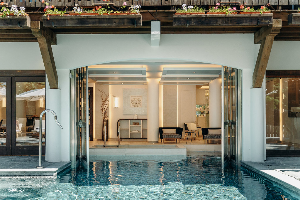 Superbe piscine dedans dehors pour les Chalets du Mont d’Arbois
