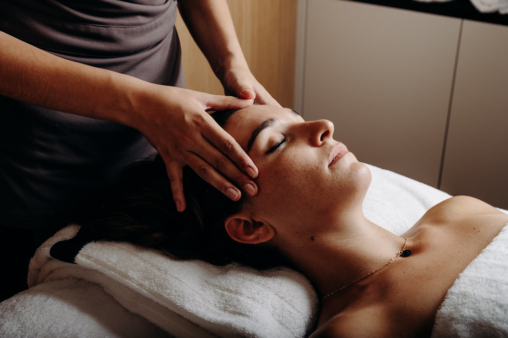 Un soin visage pour une peau repulpée, un visage apaisé avec des protocoles ciblés
