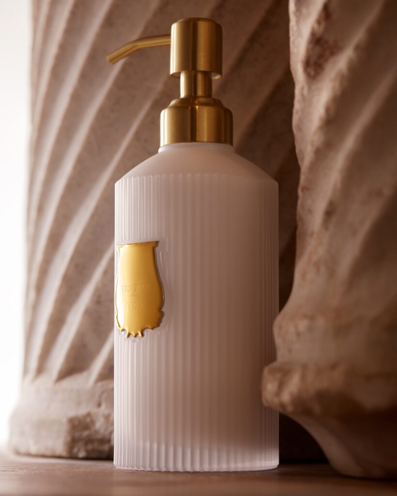 Trudon laits parfumés pour les mains, le bonheur d’un flacon en verre blanc mat givré