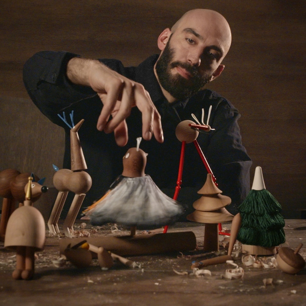 Jean-Simon Roch , artisan tourneur sur bois a réalisé les objets de la Forêt Enchantée Diptyque
