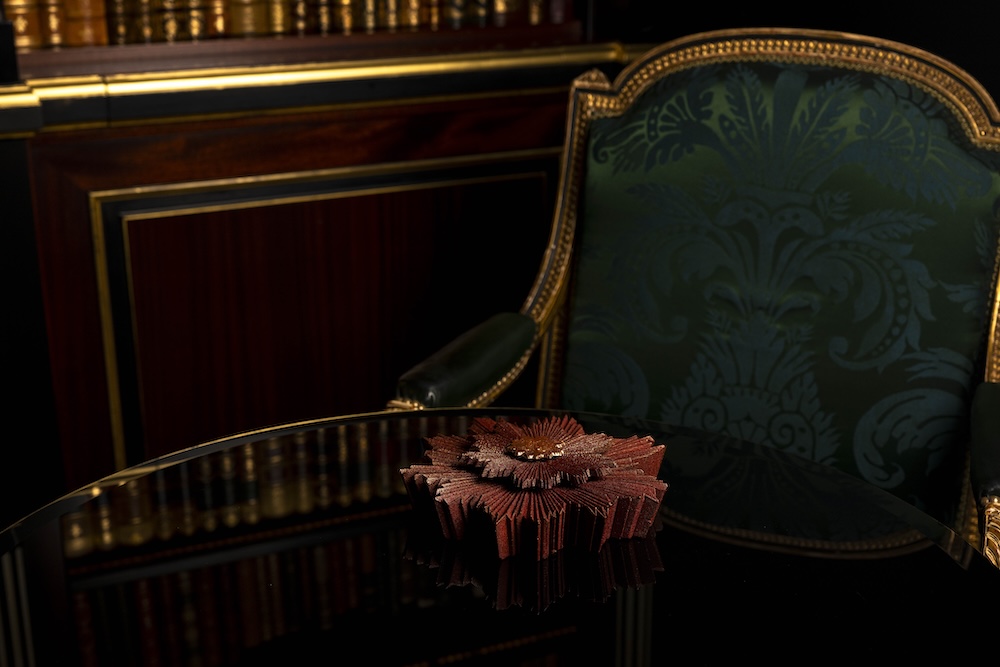 Une bûche comme la déco Belle Epoque de l’hôtel la Réserve Paris