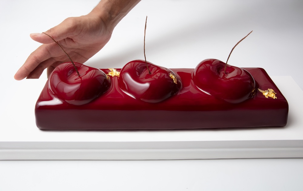 Laquée rouge pantone 194, de Yazid Ichemrahen