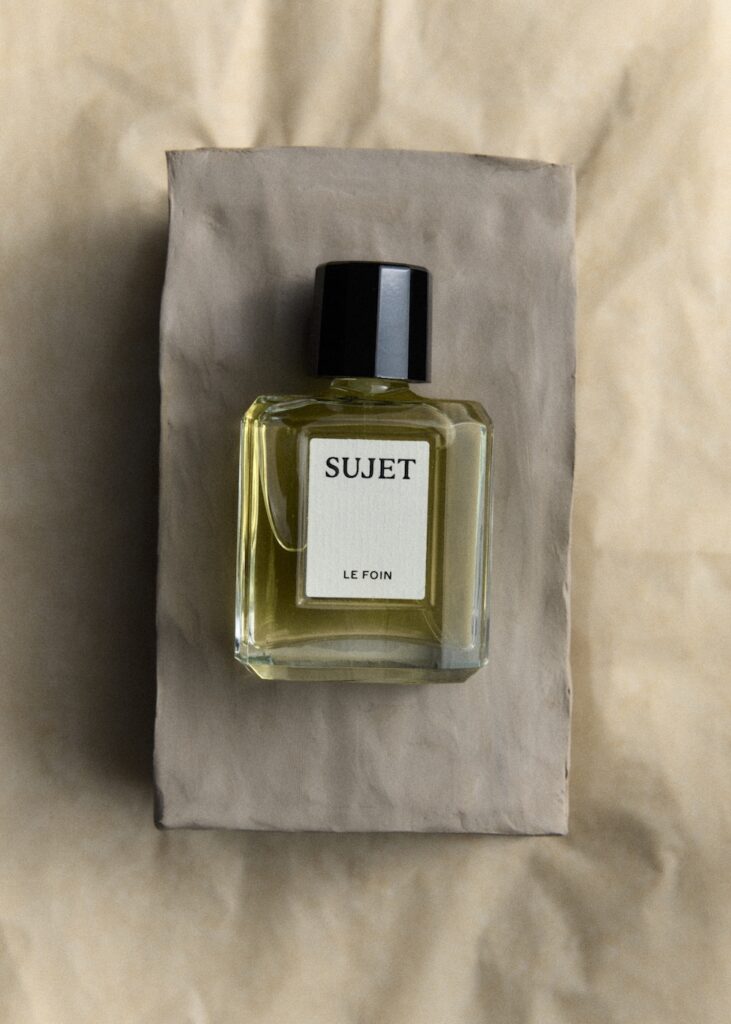 Sujet Le Foin, premier parfum du créateur du goupe Good Brands, avec Typology