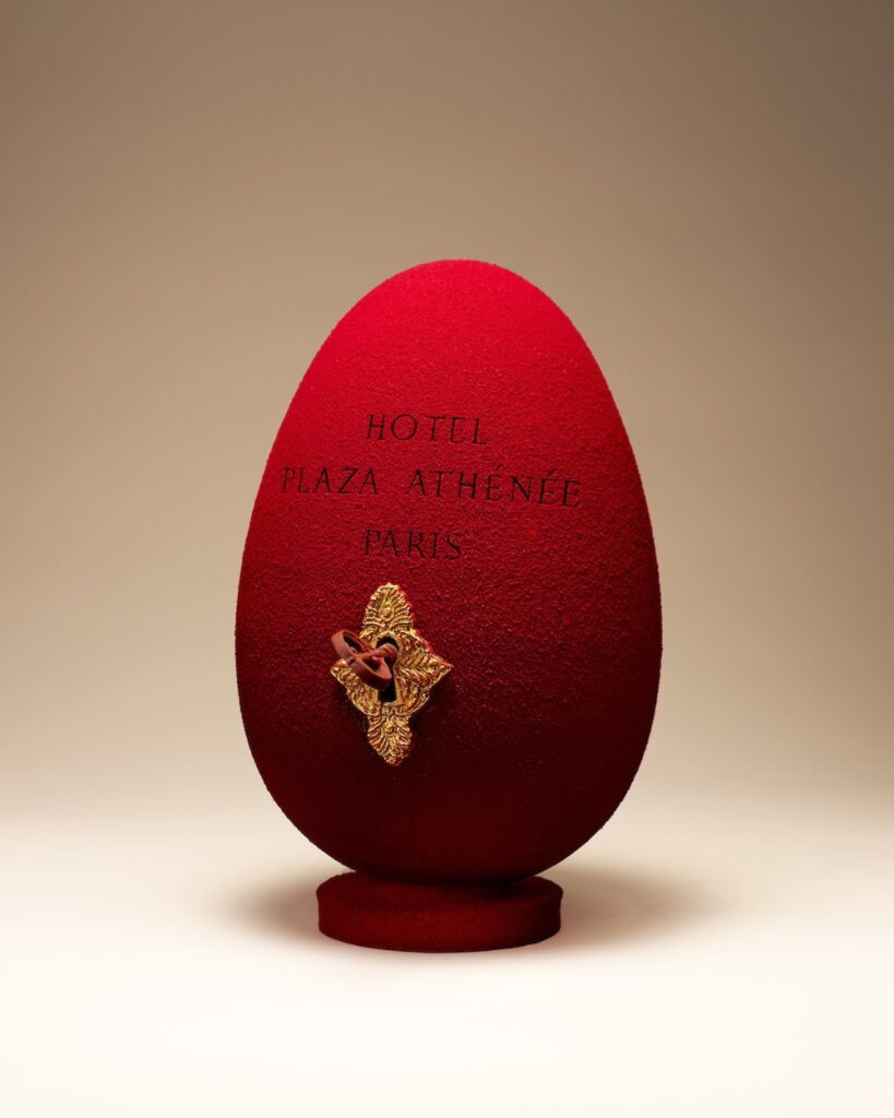 L’œuf aux Clefs d’or du Plaza Athénér par Angelo Musa