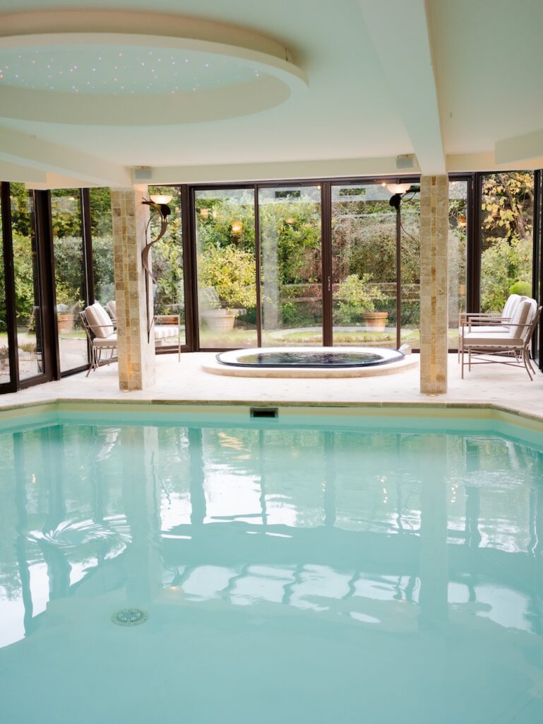 La piscine de l’hostellerie Briqueterie & Spa