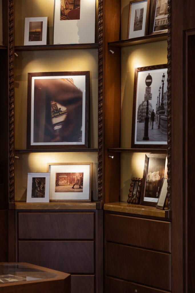La carteris, un cocon façon galerie de photos de Paris à l'hôtel